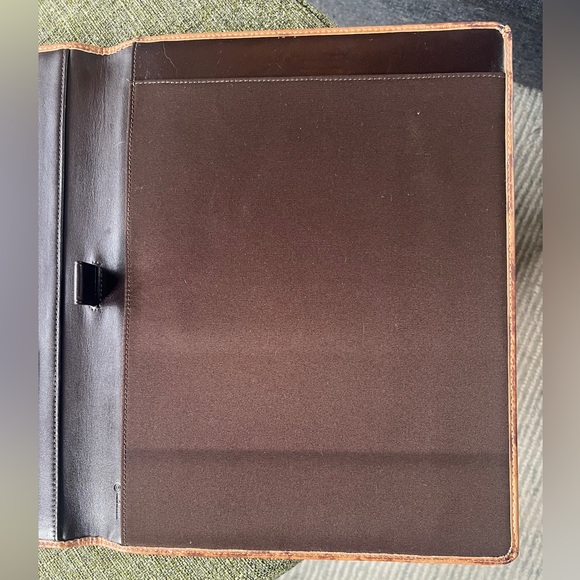 Coach Portfolio with classic Brown and Tan Logo - Picture 5 of 8